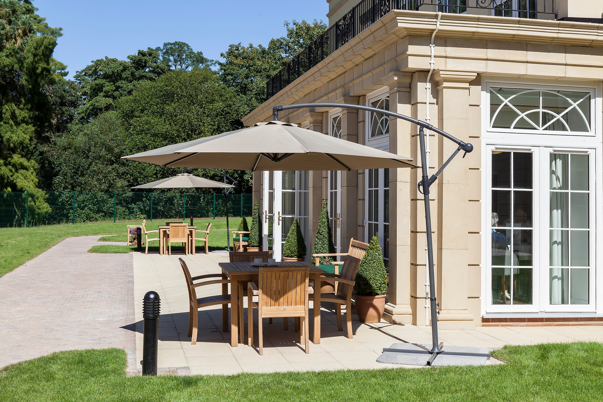 Alexander Rose Commercial Bolney furniture in outdoor setting
